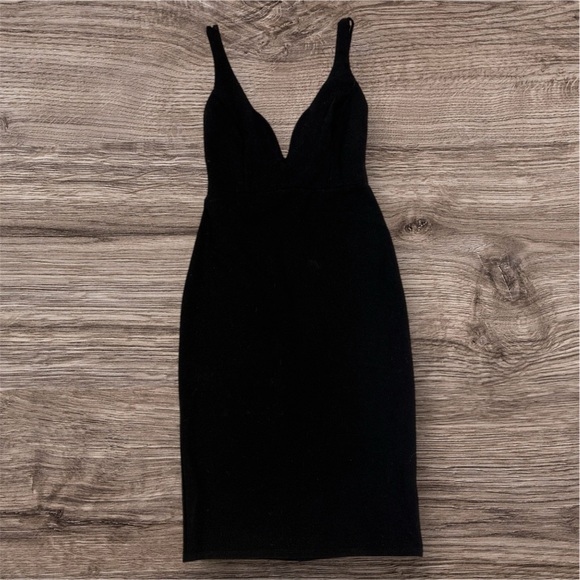 Lulus Dresses & Skirts - Lulus Deep V-Neck Elegant Black Mini Dress Women’s Size Small